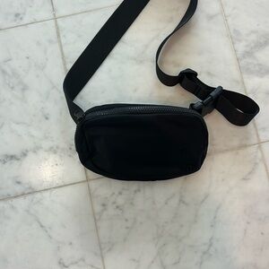 Lululemon Everywhere Belt Bag